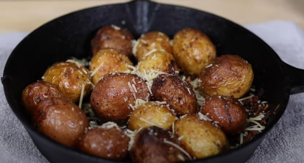 This_image_shows_smoked_potato_with_parmesan_cheese