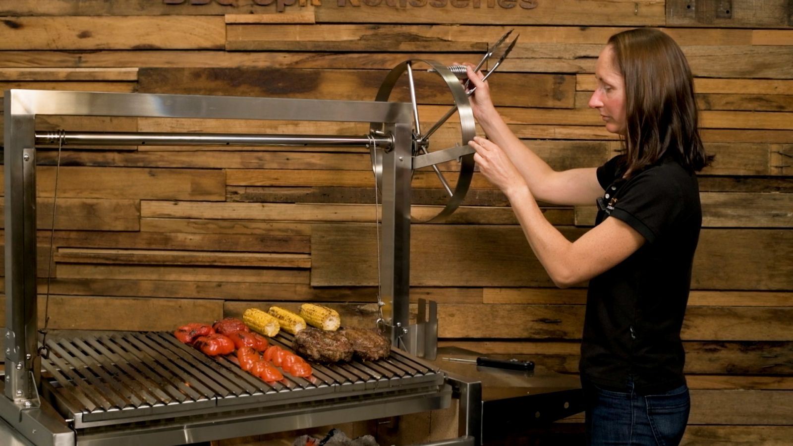 This_image_shows_adjusting_the_height_of_Parrilla_BBQ 