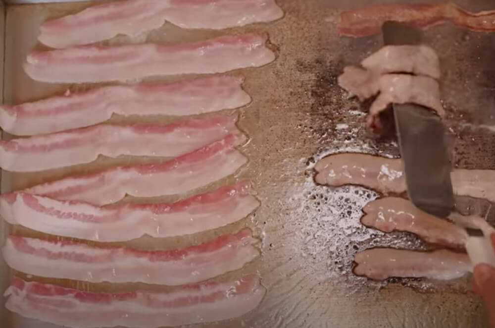 This_image_sauce_bacon_being_cooked