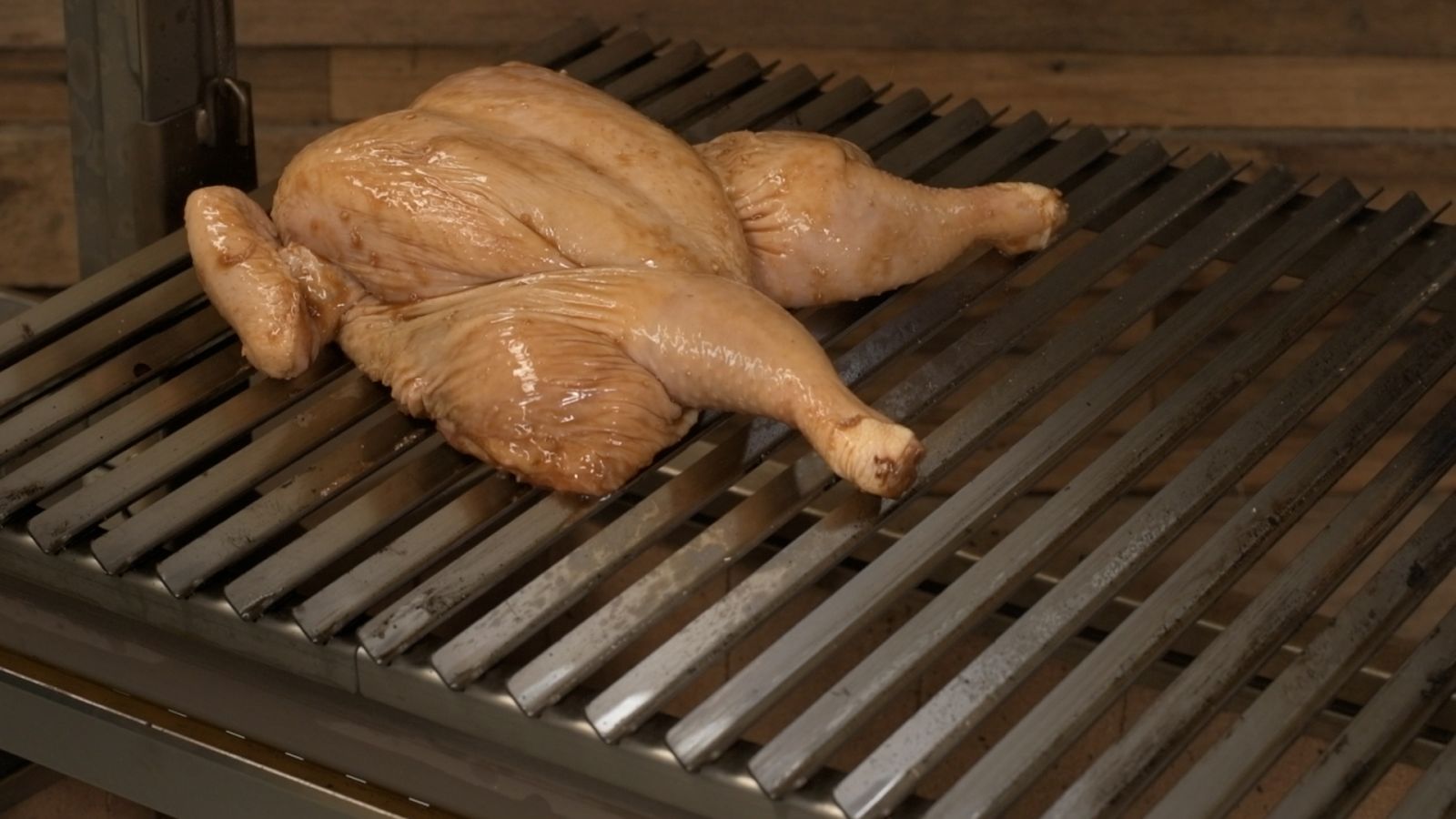 This_image_shows_the_chicken_on_the_Argentine_Parrilla_BBQ