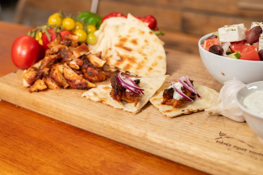 This_image_shows_delicious_Chicken_Gyros_Served