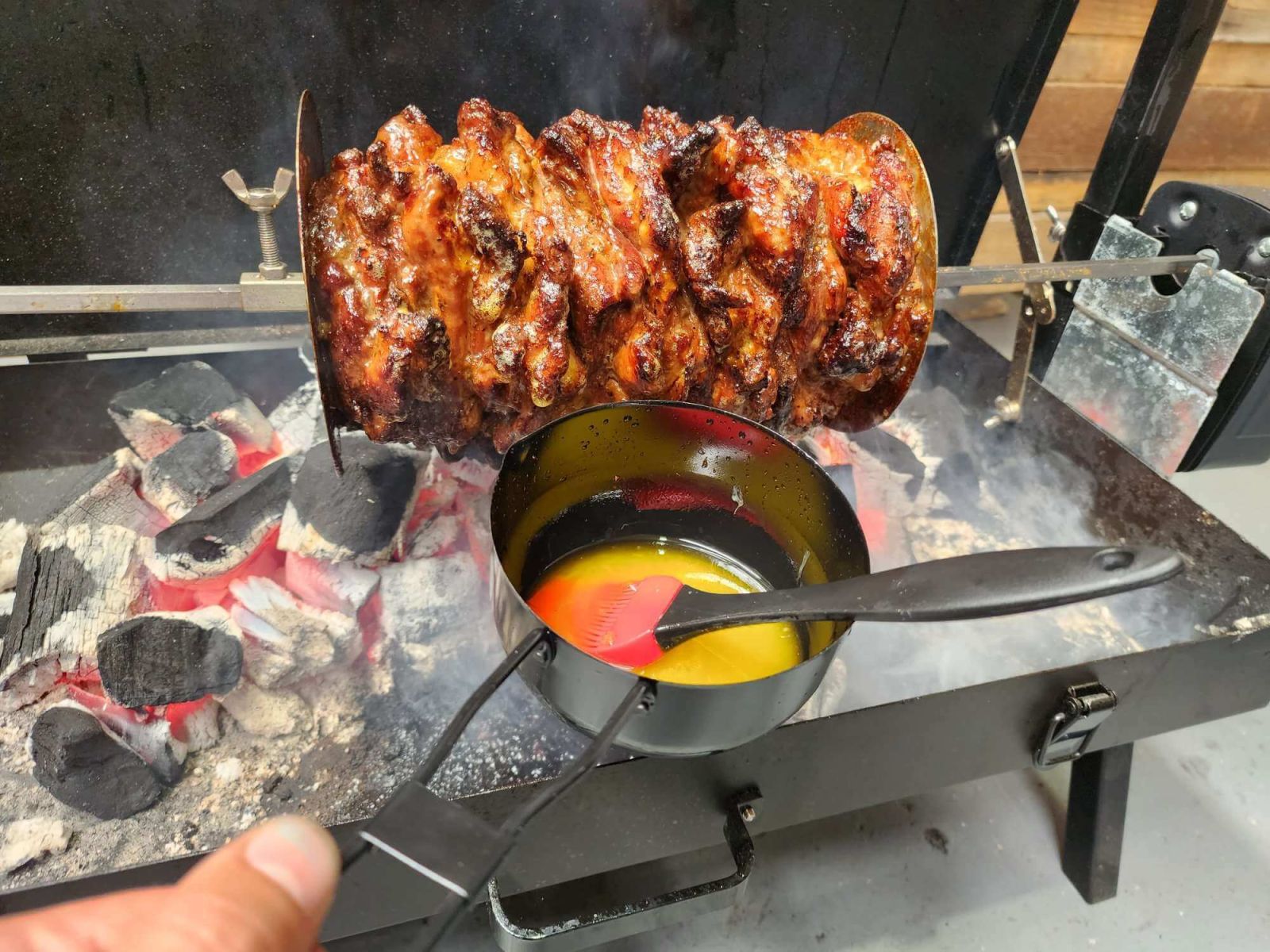 This_image_shows_chicken_and_lamb_gyros_basted_with_oil_and_Lemon_juice