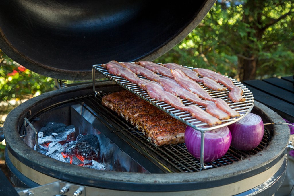 This image shows a kamado with stainless steel elevated cooking grate.