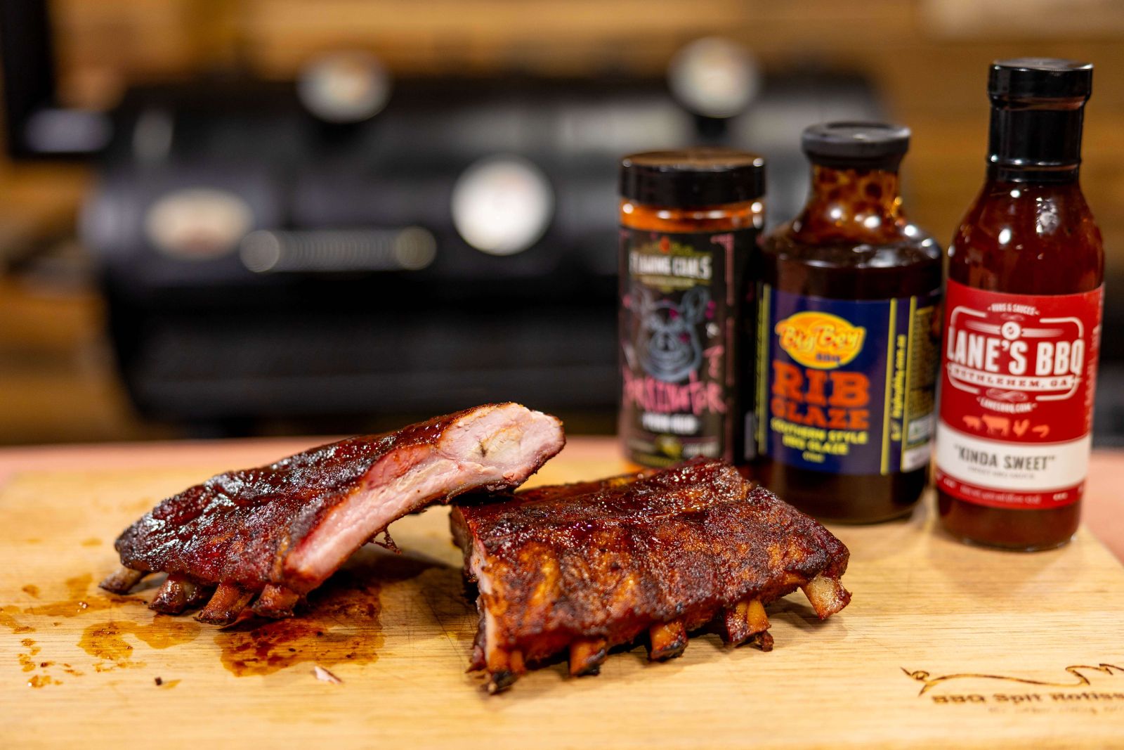 This_image_shows_Pork_ribs_with_rubs_and_sauces