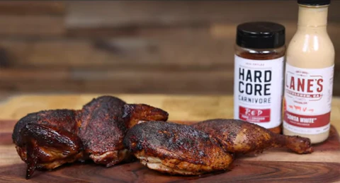 This_image_shows_smoked_chicken_with_alabama_sauce