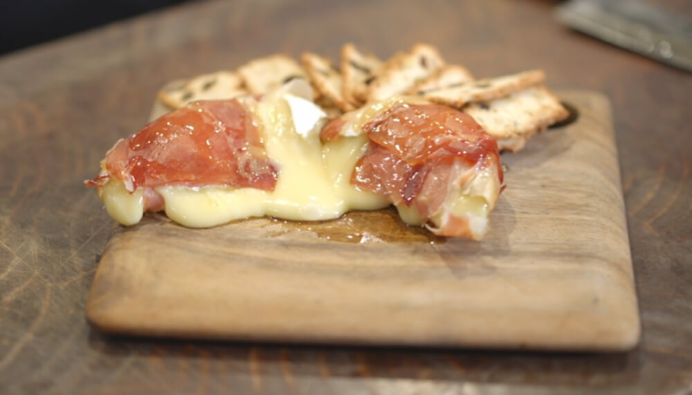 This_image_shows_delicious Proscuitto_Brie