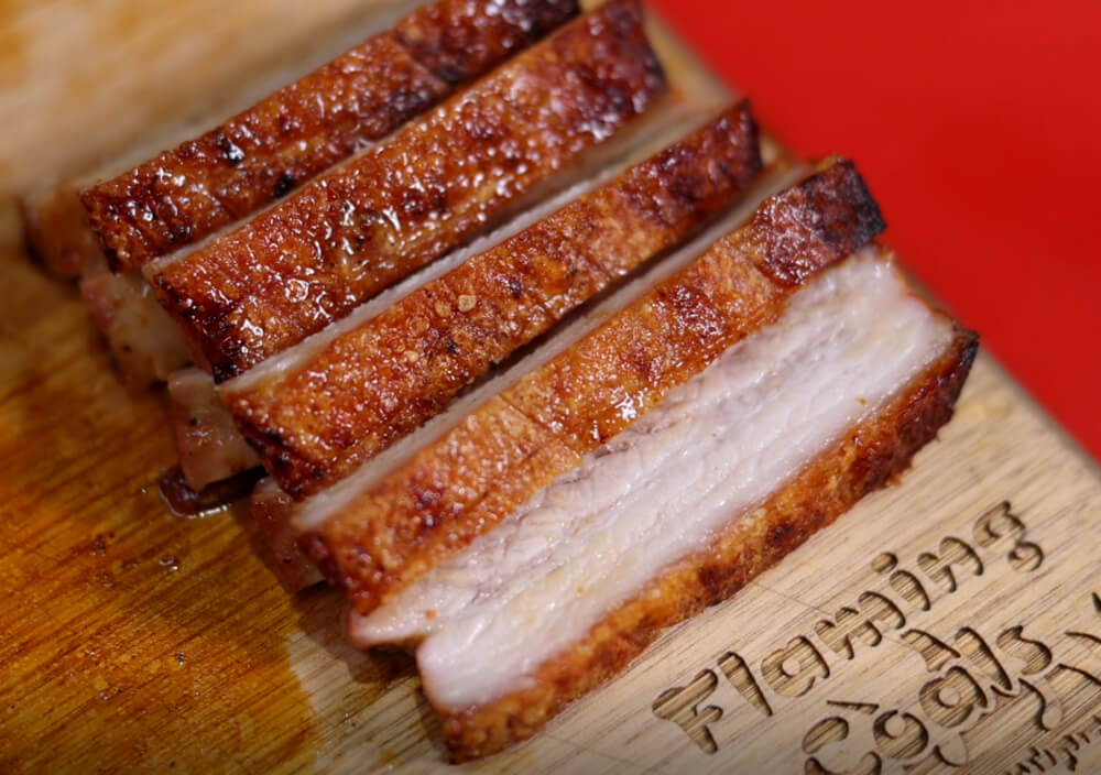 This_image_shows_sliced_pork_belly