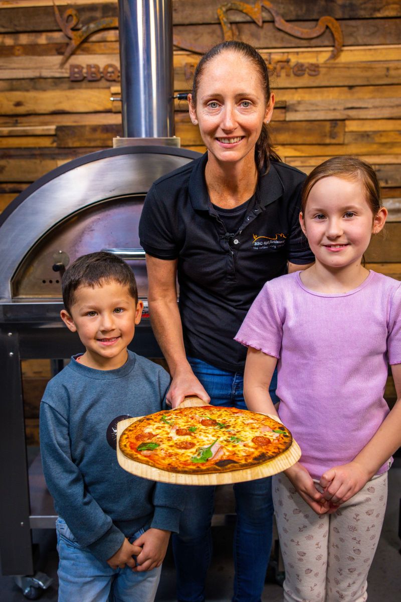 This_image_shows_Premium_pizza_oven_with_kids_