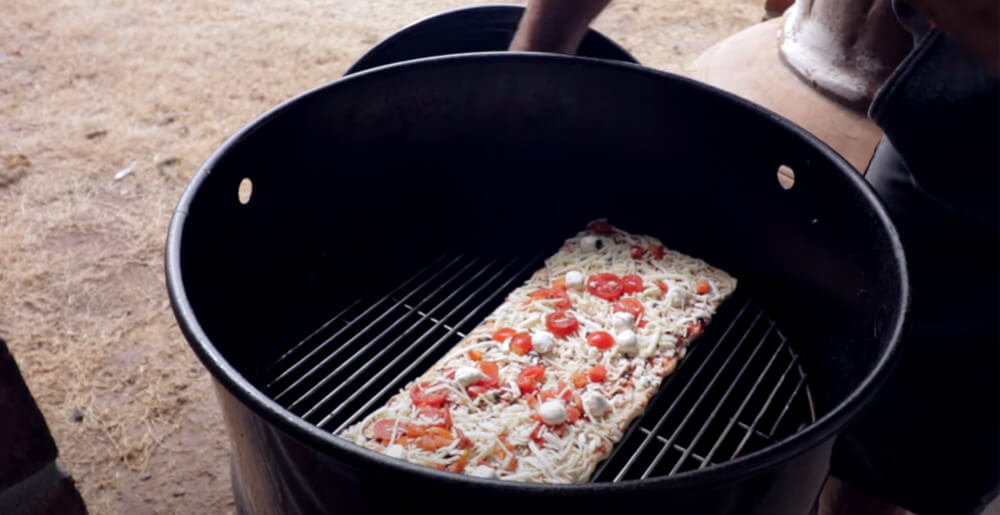 This_image_shows_Pizza's_being_cooked_on_Pit_Barrel_Cooker