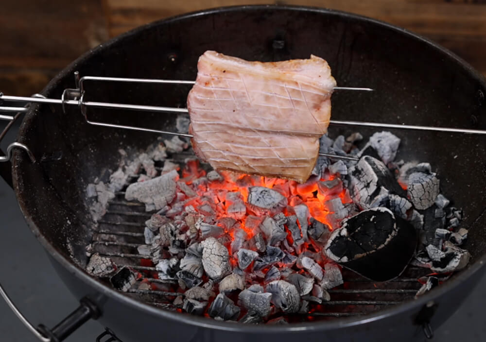 This_image_shows_pork_belly_being_cooked_Espetosul_rotisserie_using_kettle_bbq