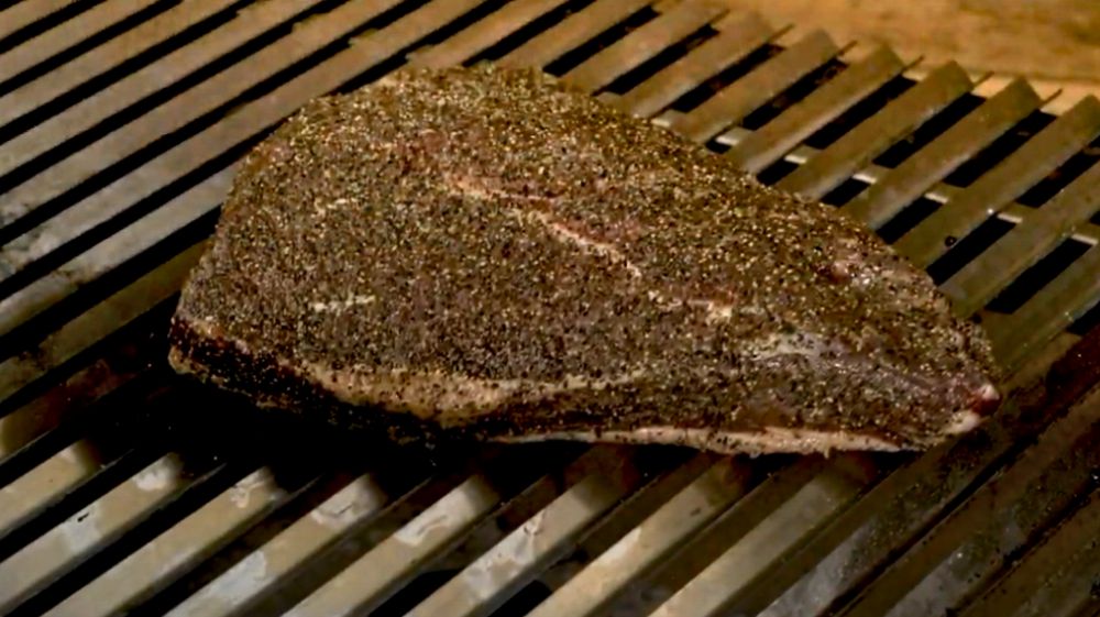 This_image_shows_rump_cap_placed_on_parrilla_grill