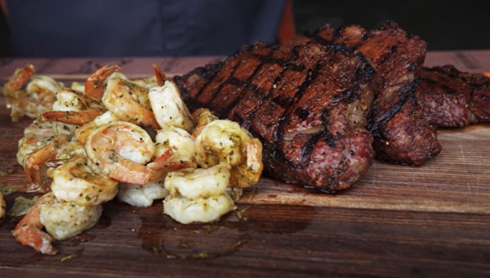 This_image_shows_perfectly_cooked_Shrimp_and_Steak