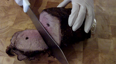 This photo shows how to slice Roast Beef