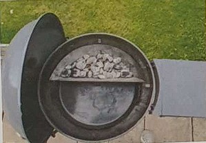 This image shows the placement of the charcoal in your kettle bbq before you put the weber hotplate on top