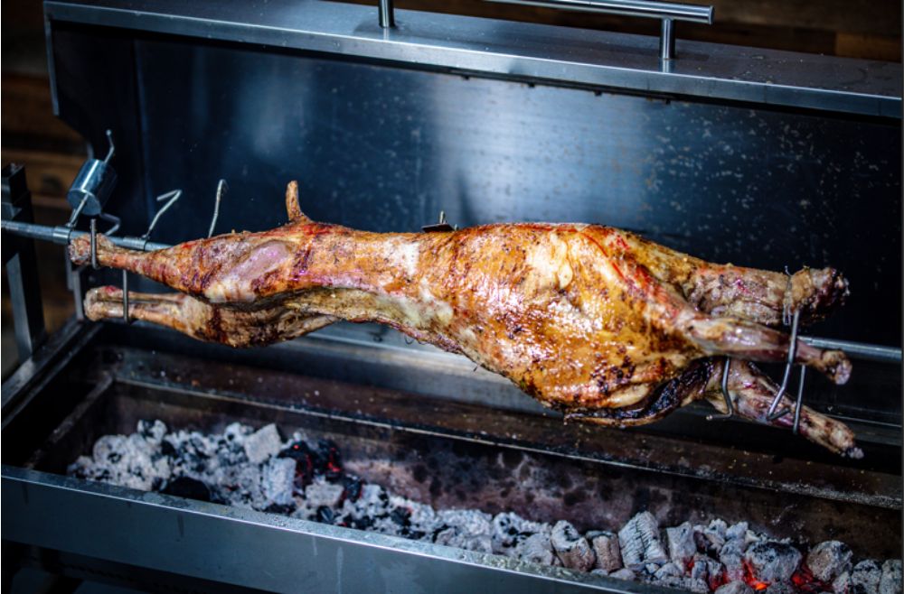 This_image_shows_Whole_lamb_on_a_spit_roaster