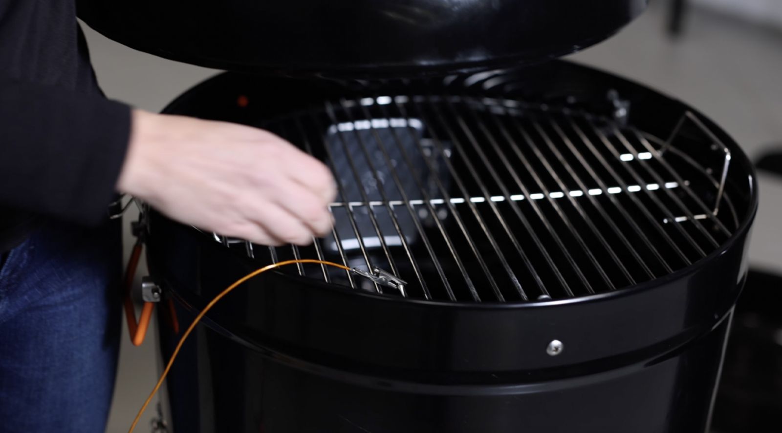 This image shows a fan controller inserted into the grill.