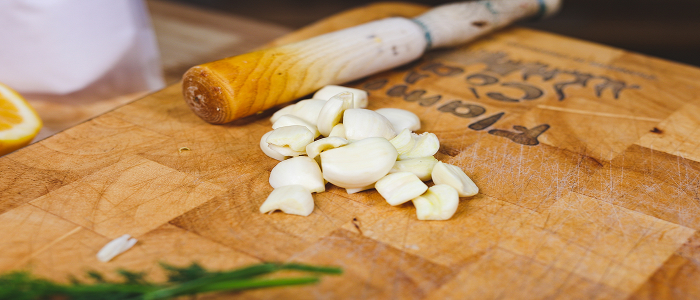 This image shows garlics