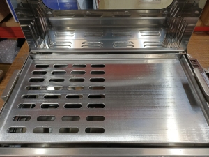 this image shows the interior of a Sizzler Max High Lid FF Window  - 1/2 Grill & 1/2 Solid Plate Griddle