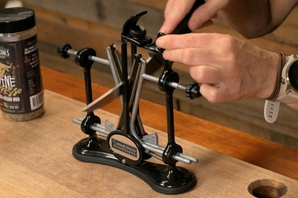 Sharpen the knife using Warthog Sharpener