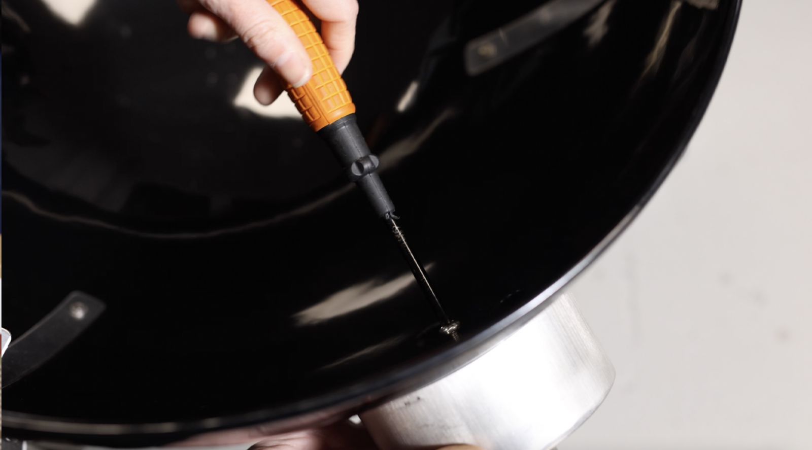 This image shows a universal adaptor attached to the bullet smoker